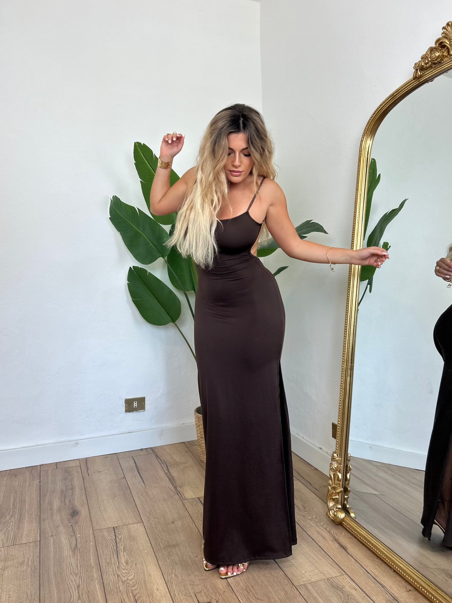 Abito Slim modellante marrone